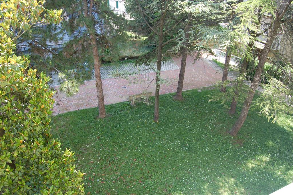 Appartamento Elegance Lignano Sabbiadoro Exterior photo